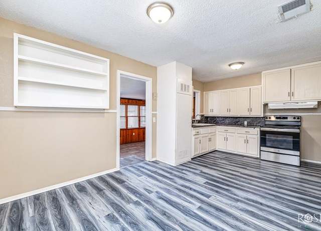 Property at 310 N Van Buren St, San Angelo, TX 76901, 3 beds, 1.5 baths