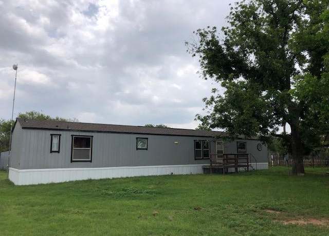 Property at 401 1/2 S Woodward St, Ballinger, TX 76821, 3 beds, 2 baths