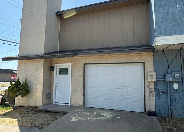 Property at 1209 Garfield St, San Angelo, TX 76903, 2 beds, 1.5 baths