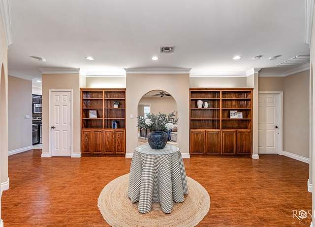 Property at 6014 Kingsbridge Dr, San Angelo, TX 76901, 4 beds, 2.5 baths