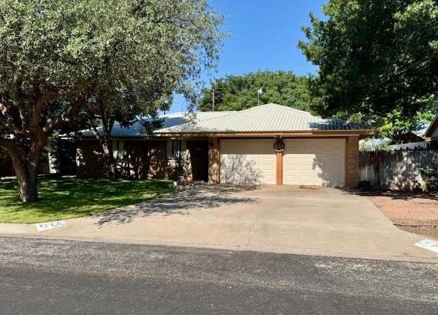 Property at 804 SW 10th St, Seminole, TX 79360, 3 beds, 2 baths