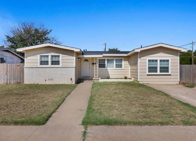 Property at 300 W 10th St, Andrews, TX 79714, 4 beds, 1 bath