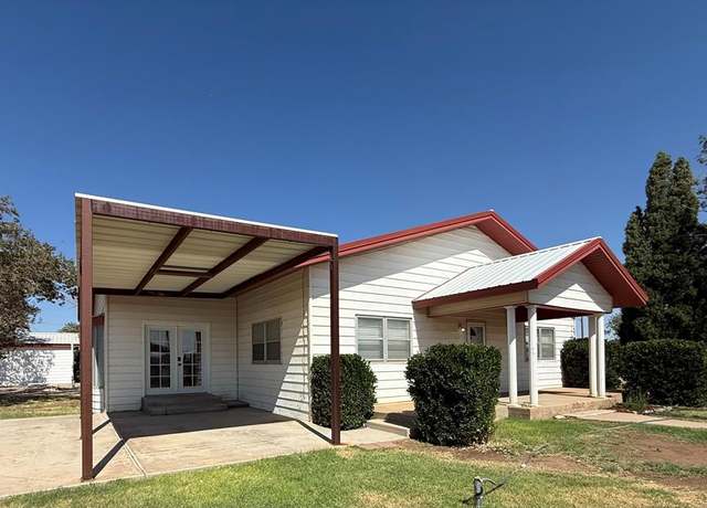 Property at 1500 S Main St, Seminole, TX 79360, 3 beds, 2 baths