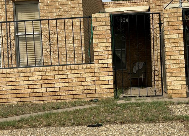 Property at 904 N Lauderdale Ave, Odessa, TX 79763, 2 beds, 2 baths