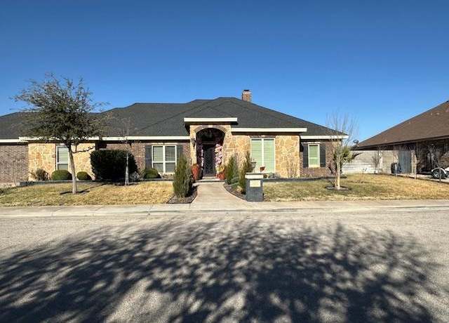 Property at 1312 NE Bellaire Dr, Andrews, TX 79714, 3 beds, 2.5 baths