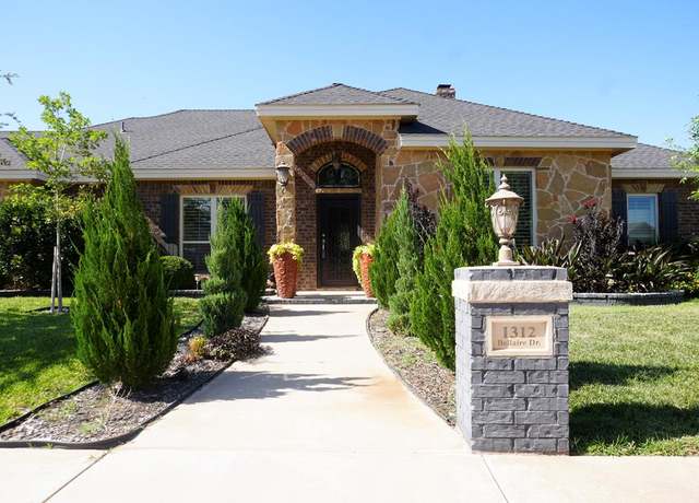 Property at 1312 NE Bellaire Dr, Andrews, TX 79714, 3 beds, 2.5 baths
