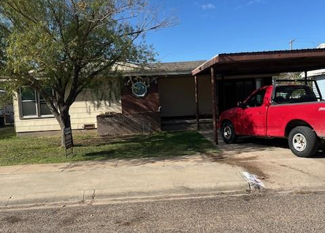 Property at 726 N Ash St, Kermit, TX 79745, 3 beds, 1 bath