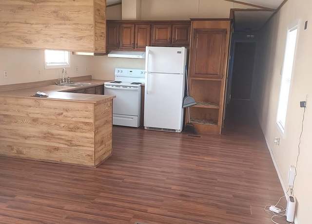 Property at 517 E 1st St, Van Horn, TX 79855, 3 beds, 2 baths