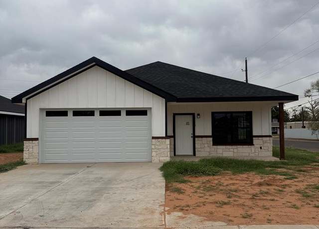 Property at 900 NE 1st Pl, Andrews, TX 79714, 3 beds, 2 baths