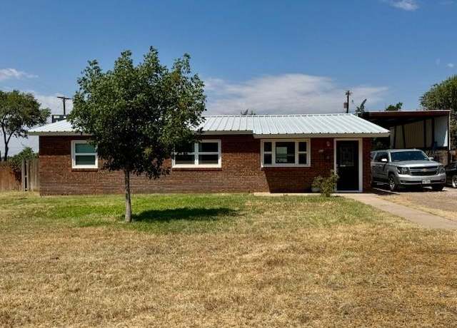 Property at 610 SW 15th St, Seminole, TX 79360, 3 beds, 2 baths