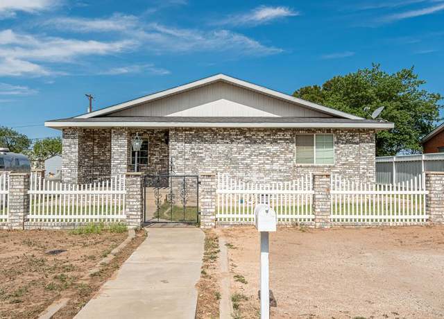 Property at 606 SW 6th St, Seminole, TX 79360, 3 beds, 2 baths