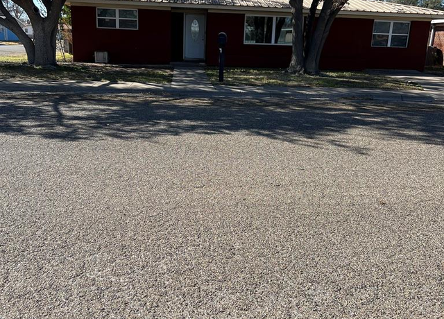 Property at 909 S Ike Ave, Monahans, TX 79756, 3 beds, 2 baths
