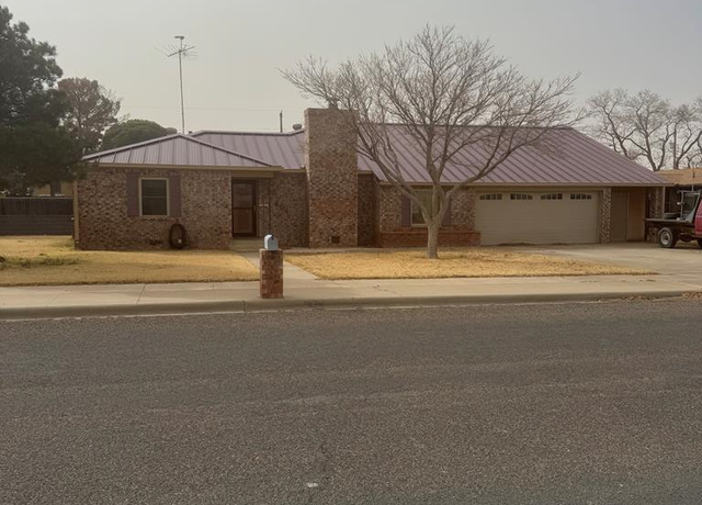 Property at 804 S Katherine, Crane, TX 79731, 3 beds, 2.5 baths