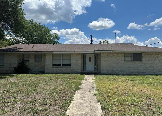 Property at 302 E Byrd St, Universal City, TX 78148, 3 beds, 2 baths