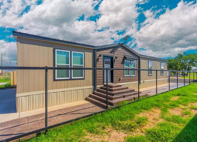 Property at 223 Hancock Ave, Odessa, TX 79761, 3 beds, 2 baths