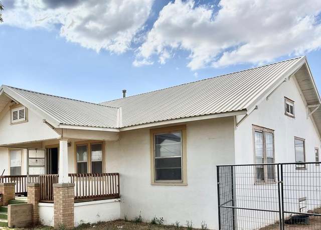Property at 611 SE Ave B, Seminole, TX 79360, 3 beds, 2 baths