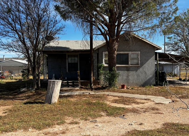 Property at 400 E 21st St, Crane, TX 79731, 2 beds, 1 bath
