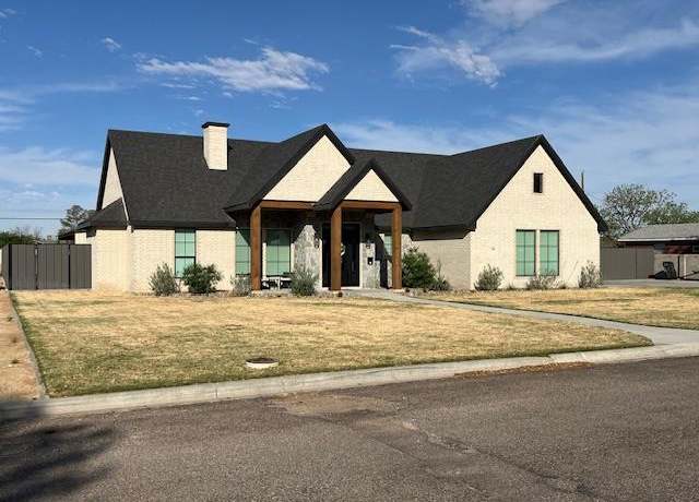 Property at 740 N C Ave, Kermit, TX 79745, 3 beds, 2.5 baths