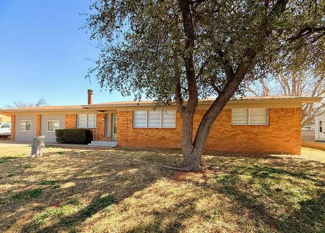 Property at 1302 NW 8th Pl, Andrews, TX 79714, 4 beds, 2 baths