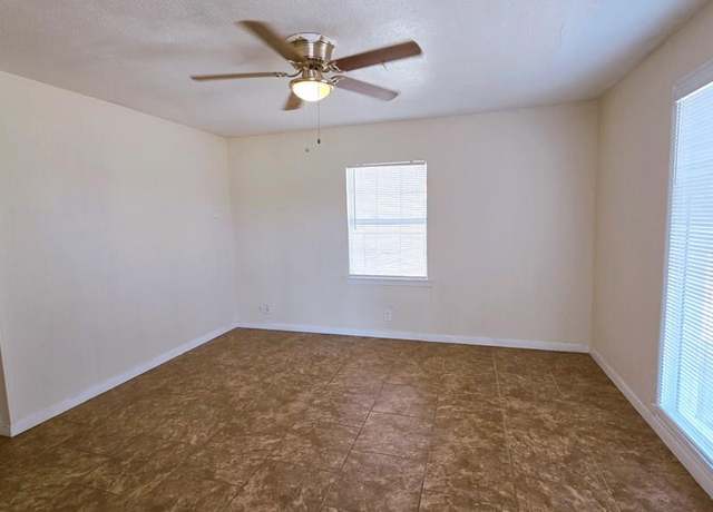 Property at 810 E 14th St, Odessa, TX 79761, 3 beds, 1 bath