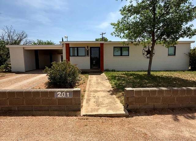 Property at 201 SW 19th St, Seminole, TX 79360, 3 beds, 1 bath