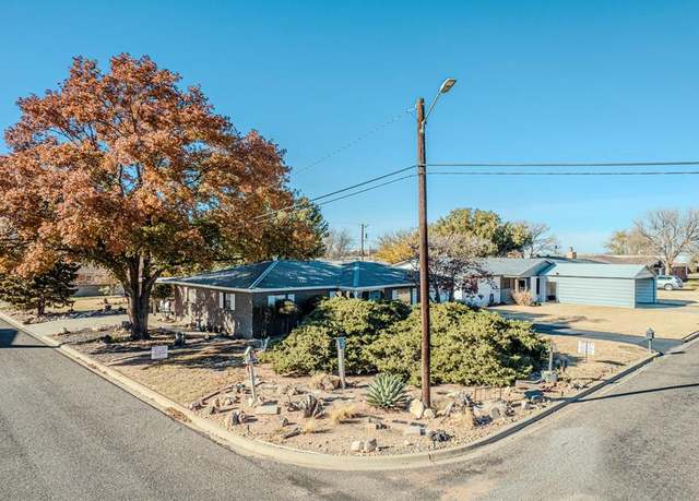 Property at 208 SW 16th St, Seminole, TX 79360, 3 beds, 2 baths
