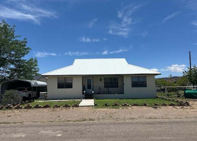 Property at 1013 Peachtree Cir, Alpine, TX 79830, 3 beds, 2 baths