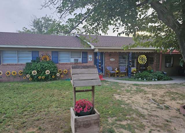 Property at 1204 S Emerson Ave, Mccamey, TX 79752, 3 beds, 2.5 baths