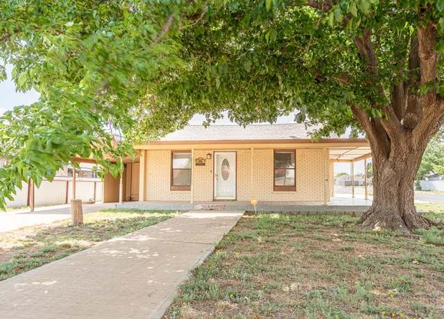 Property at 600 SW 8th St, Seminole, TX 79360, 4 beds, 2 baths