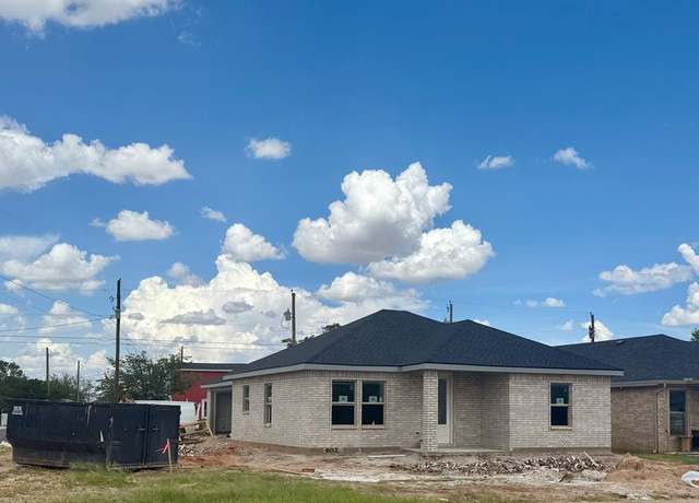Property at 601 S Sam Houston Ave, Odessa, TX 79761, 3 beds, 2 baths