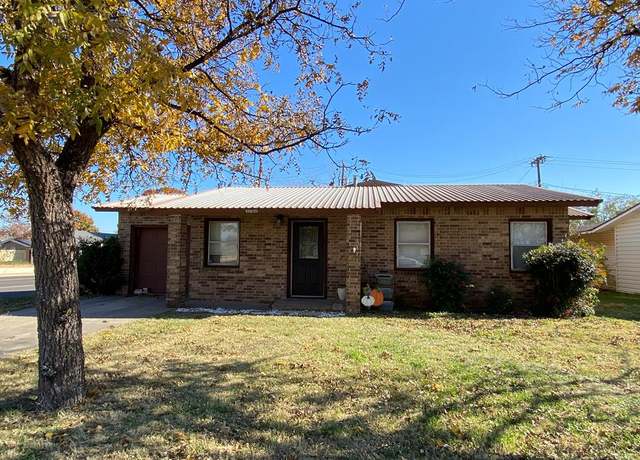 Property at 3702 Ave V, Snyder, TX 79549, 3 beds, 2 baths