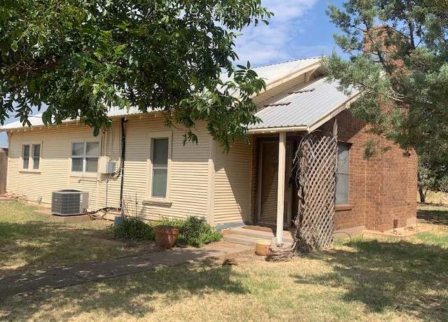 Property at 1454 E US Highway 180, Snyder, TX 79549, 2 beds, 2 baths