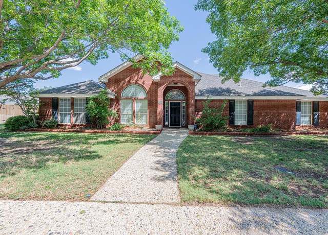 Property at 4406 Cherrywood Dr, Midland, TX 79707, 5 beds, 3 baths