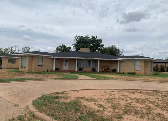 Property at 1511 Ave T, Snyder, TX 79549, 4 beds, 3 baths