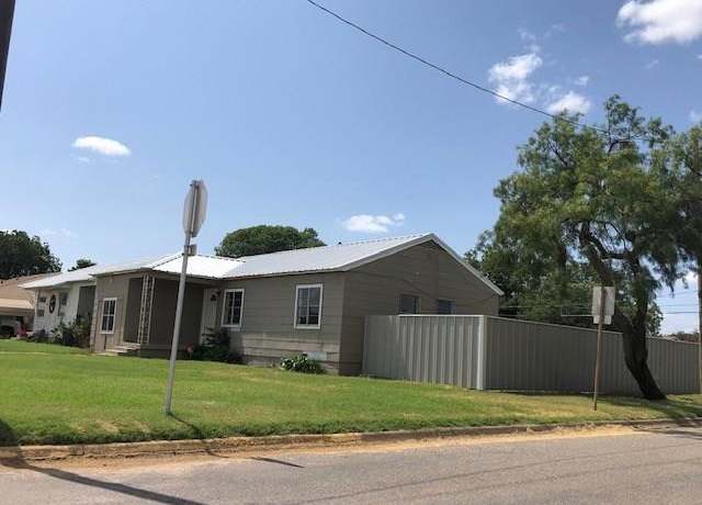 Property at 2807 38th St, Snyder, TX 79549, 3 beds, 1 bath