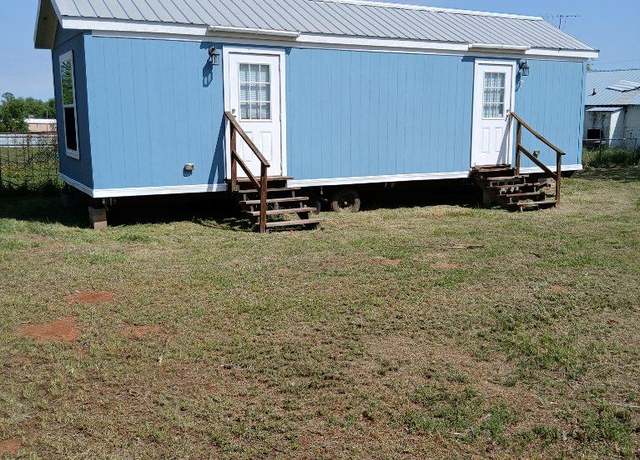 Property at 108 Yantes St, Sweetwater, TX 79556, 2 beds, 2 baths