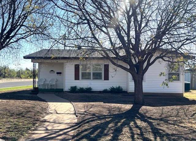 Property at 3702 Dalton Dr, Snyder, TX 79549, 3 beds, 1 bath
