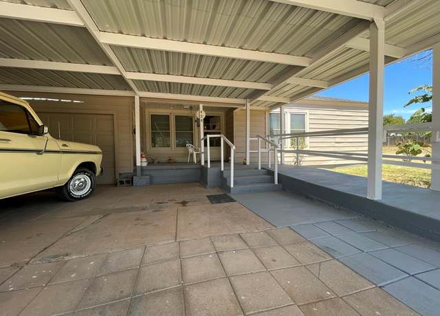 Property at 428 E 21st St, Colorado City, TX 79512, 3 beds, 2 baths