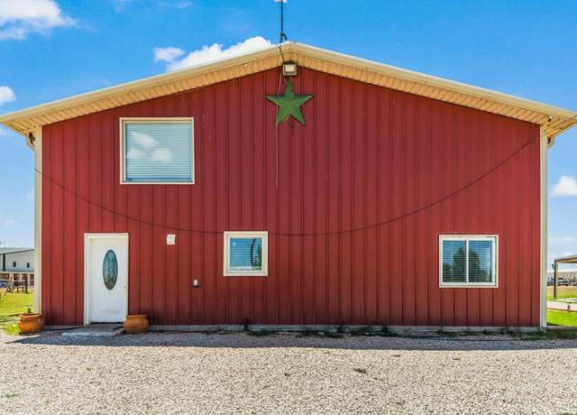 Property at 366 County Rd 307, Seminole, TX 79360, 2 beds, 2.5 baths