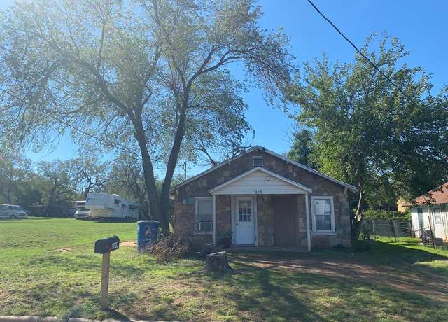 Property at 809 W 3rd St, Sweetwater, TX 79556, 2 beds, 1 bath