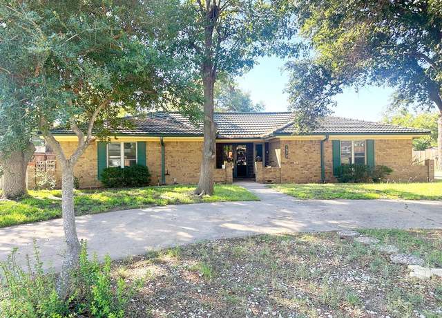 Property at 1017 E 17th St, Colorado City, TX 79512, 3 beds, 2 baths