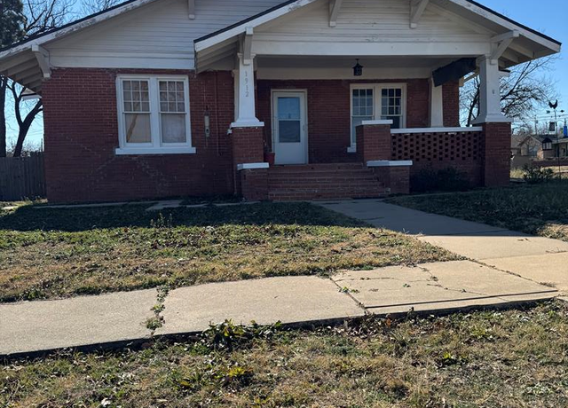 Property at 1912 29th St, Snyder, TX 79549, 3 beds, 2 baths