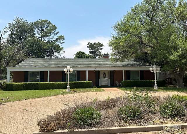 Property at 1209 Vine St, Colorado City, TX 79512, 5 beds, 4 baths