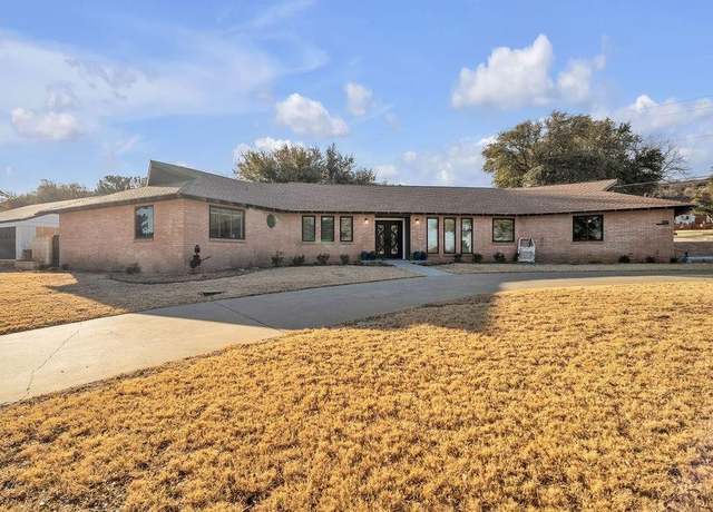 Property at 700 Highland Dr, Big Spring, TX 79720, 3 beds, 2.5 baths