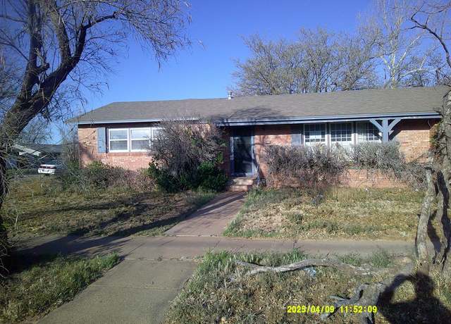 Property at 1702 N Ave G, Lamesa, TX 79331, 3 beds, 2 baths