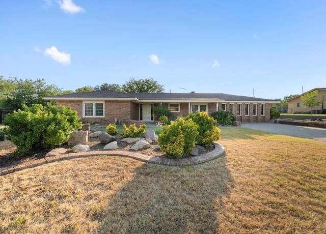 Property at 2802 Navajo Dr, Big Spring, TX 79720, 3 beds, 2 baths