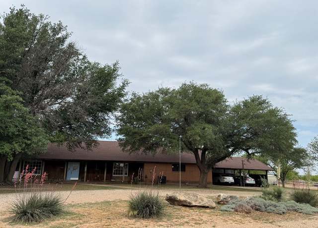 Property at 1865 Santa Fe, Snyder, TX 79549, 3 beds, 2 baths
