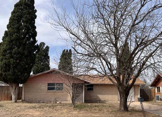Property at 4014 Dixon St, Big Spring, TX 79720, 3 beds, 2 baths
