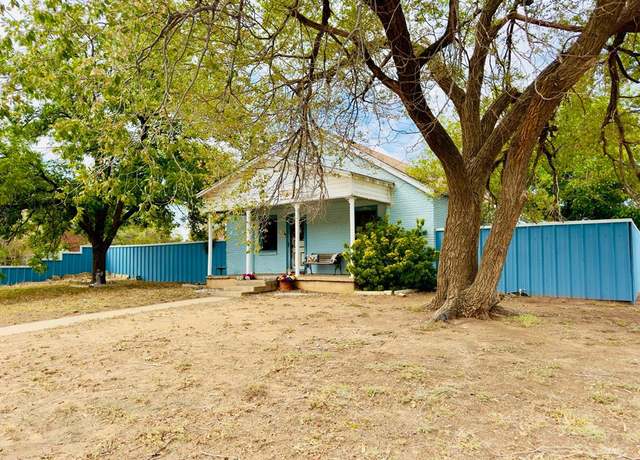 Property at 909 N St. Paul St, Stanton, TX 79782, 4 beds, 2 baths