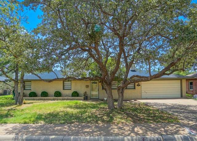 Property at 1605 Mcclintic St, Midland, TX 79701, 3 beds, 2 baths